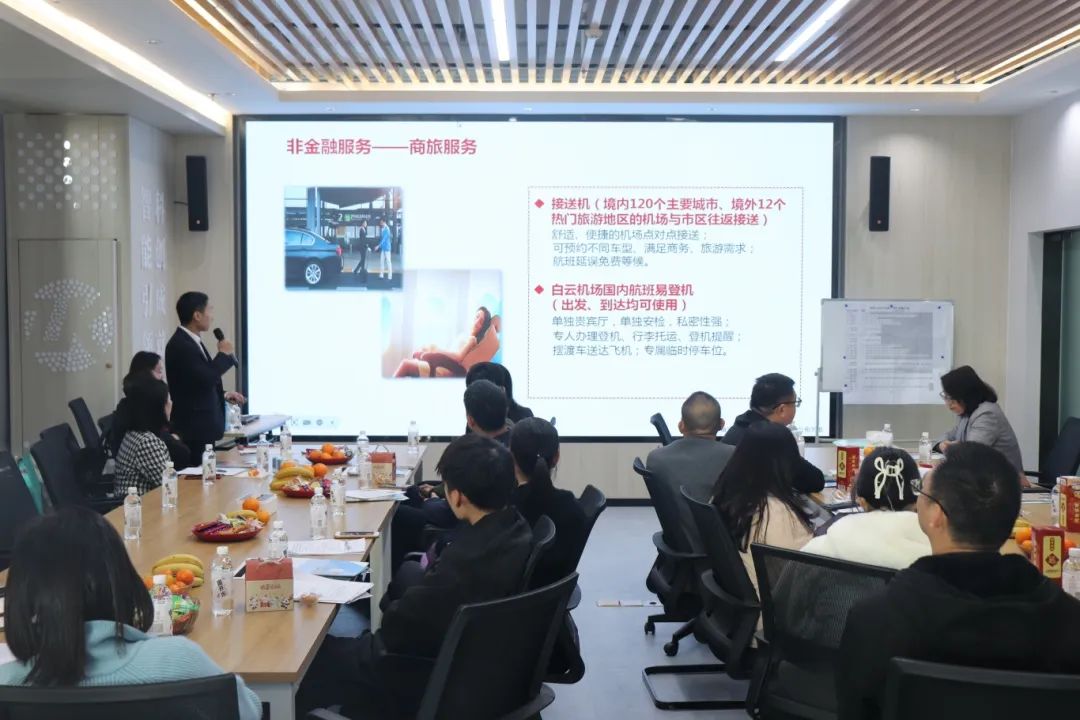 【科技赋能,助企发展】
在智科云谷园区企业交流会开展科技政策宣讲